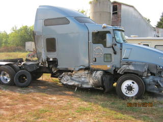 2006 KENWORTH T600 STUDIO SLPR Salvage