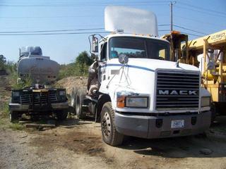 2001 Mack CH613 Salvage