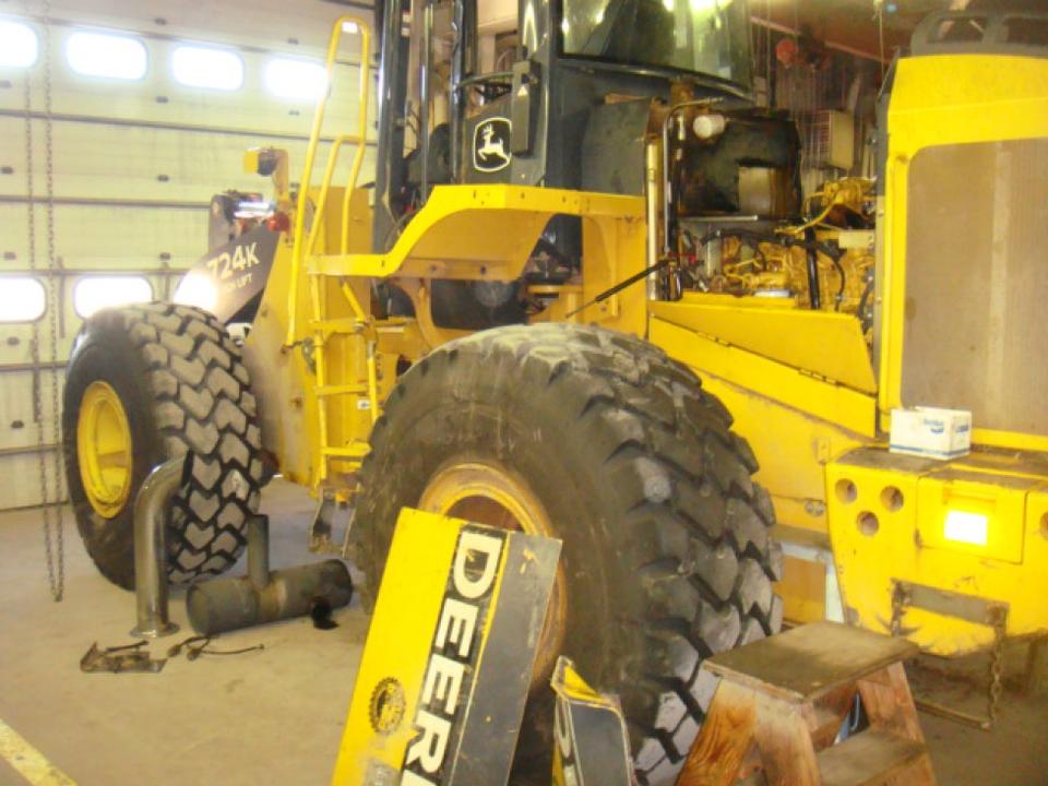 Heavy Salvage 2010 John Deere 724K Wheel Loader