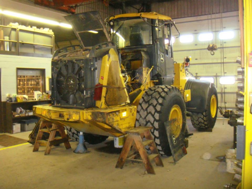 Heavy Salvage 2010 John Deere 724K Wheel Loader